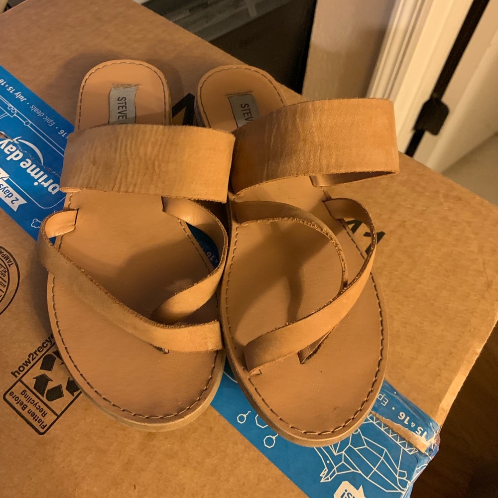 Steve Madden size 6 nude sandals